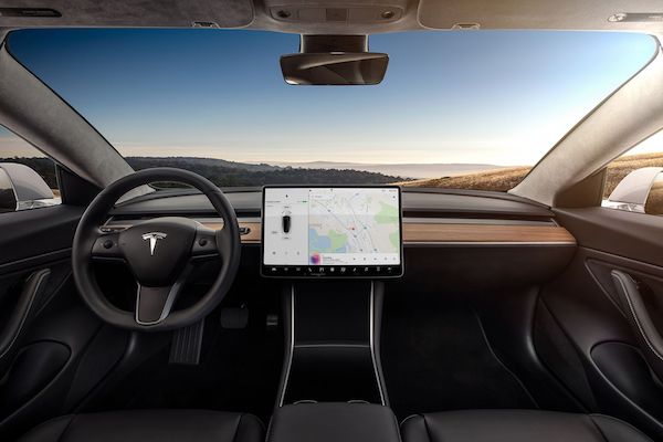 Ein klarer Blick auf die Automobiltechnologie: Die Entwicklung von LCD-Bildschirmen in Autos