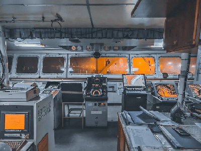 Guide for Choosing the Best Marine Displays for Your Needs